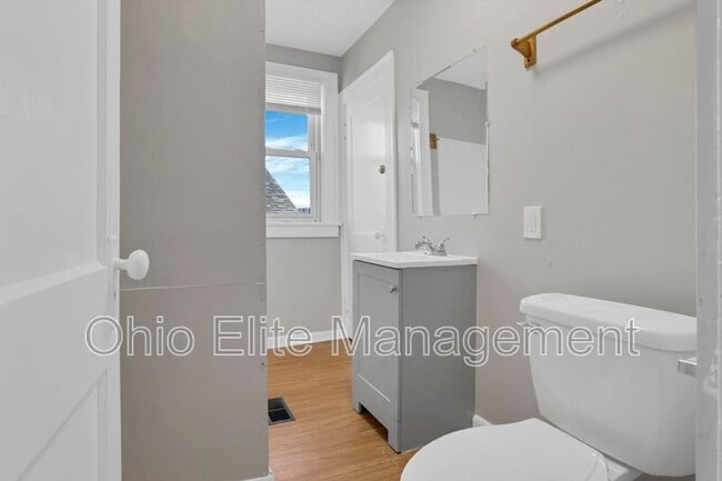 Building Photo - 793 E Starr Ave