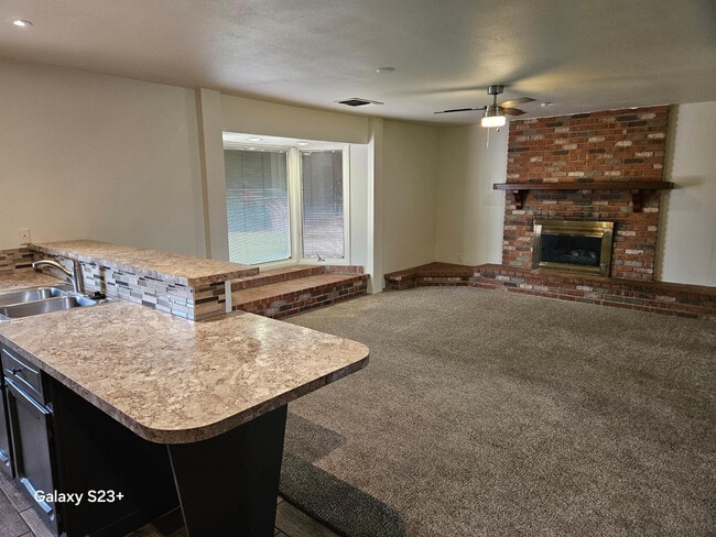 Building Photo - 531 E Laguna Dr