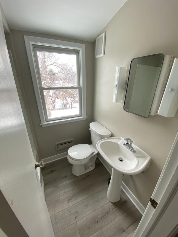 Building Photo - 903 Manomin Ave