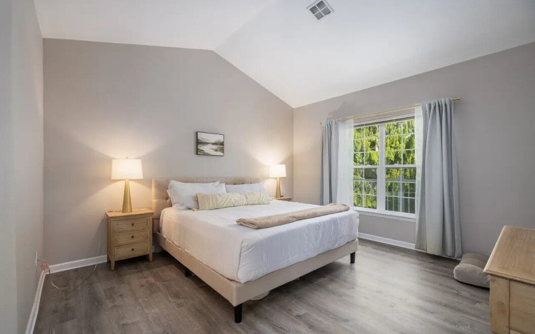 Building Photo - 3301 Park Ln