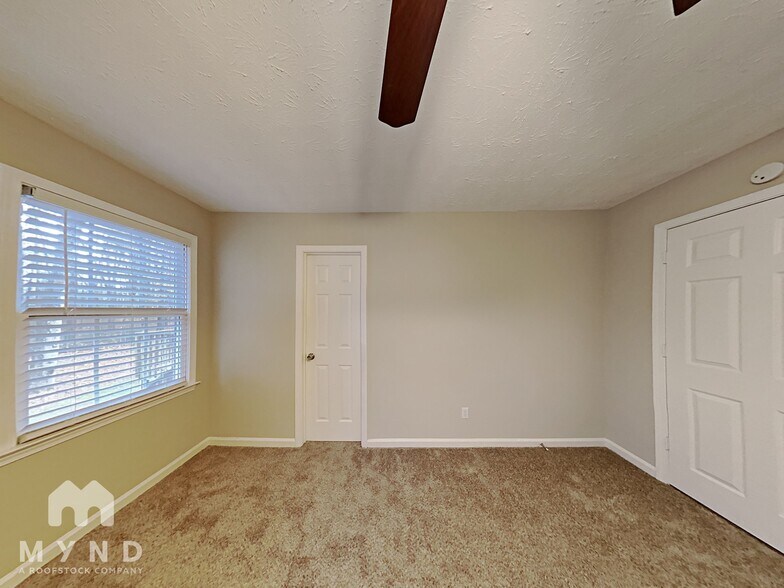 Building Photo - 487 Dillon Dr