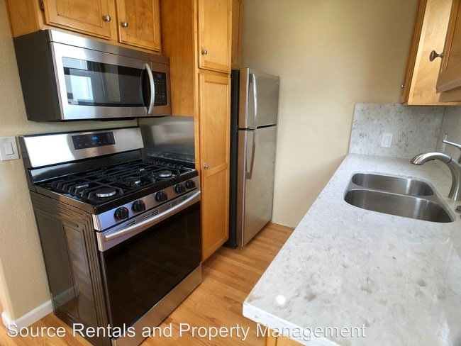 Primary Photo - 4866-4868 Niagara Ave