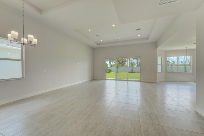 Building Photo - 9346 Crestview Cir