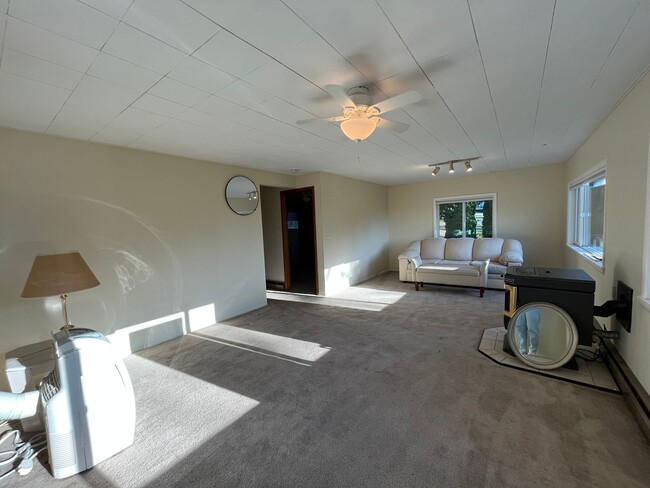 Building Photo - 2 Bed 2 Bath House with Breathtaking View ...