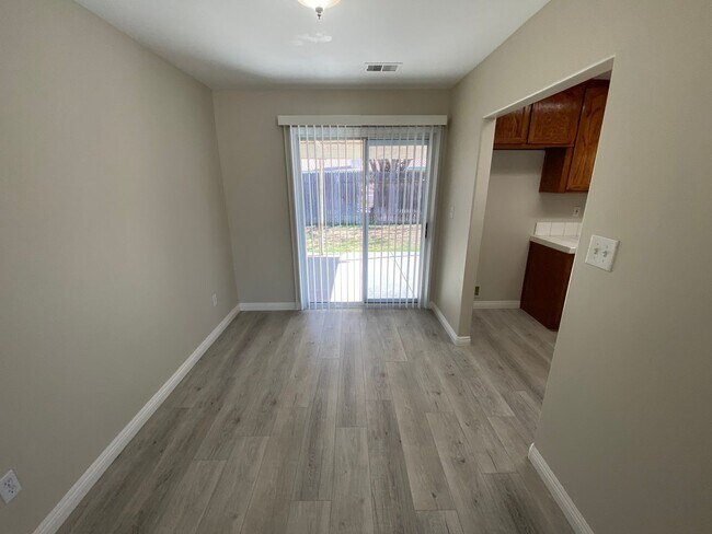 Building Photo - Adorable Home in NW Bakersfield