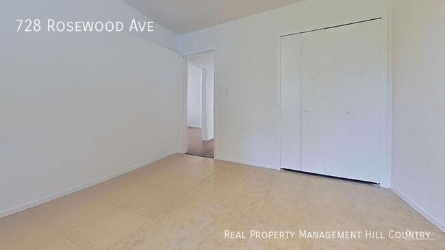Building Photo - 728 Rosewood Ave