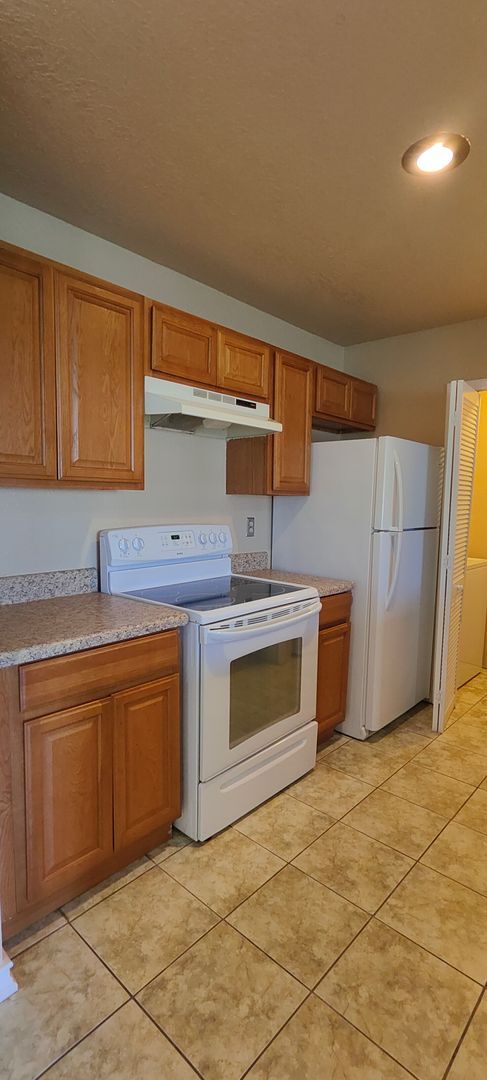 Building Photo - 2550 N Alafaya Trail