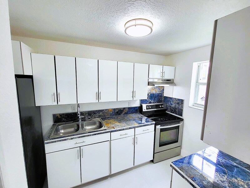 Building Photo - 19504 SW 103rd Ct