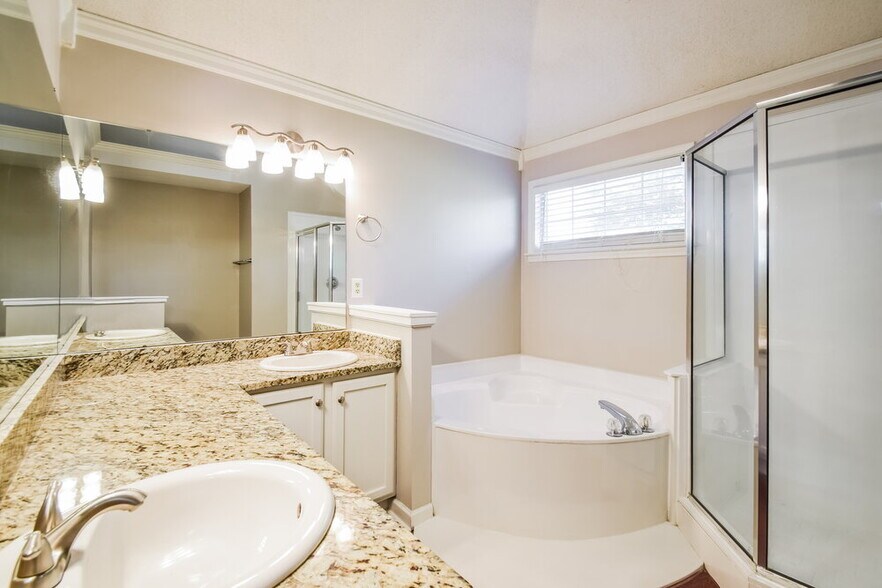 Building Photo - 4051 Bordeaux Ridge Cove S