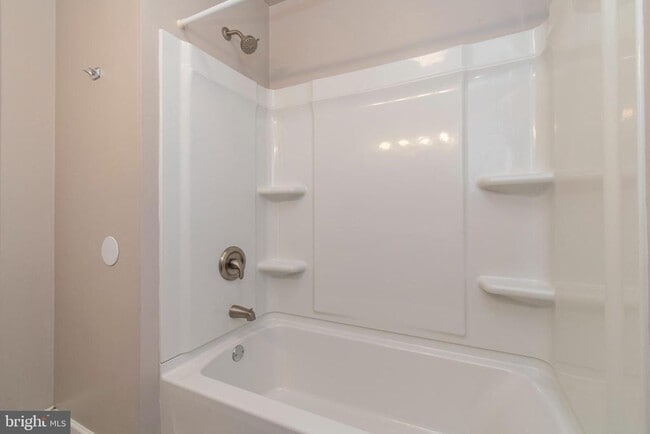 Building Photo - 1635 Fontain St