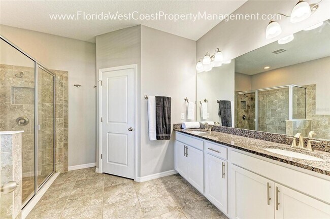 Building Photo - GORGEOUS DEL TIERRA HOME WITH FENCED YARD! 3 BED/2 BATH AMAZING KITCHEN! MAY MOVE IN !