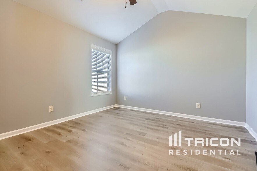 Building Photo - 27 Hillshire Dr