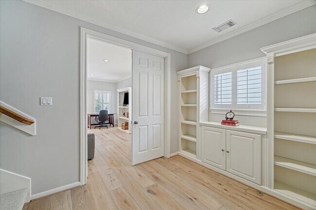 Building Photo - 523 Archwood Trail