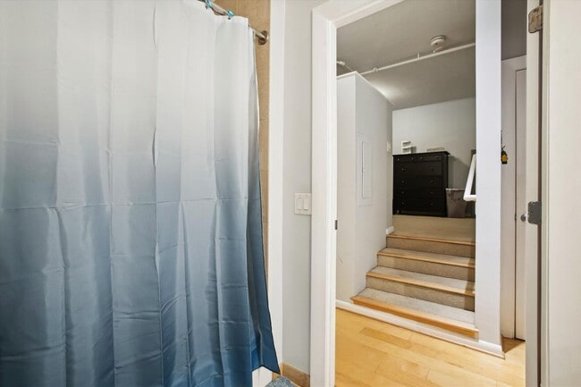 Building Photo - Incredible 1BR/1BA Condo INCLUDES Garage Parking in Vibrant Mount Vernon Triangle!