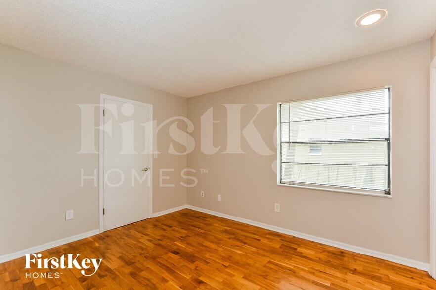 Building Photo - 111 Slade Dr