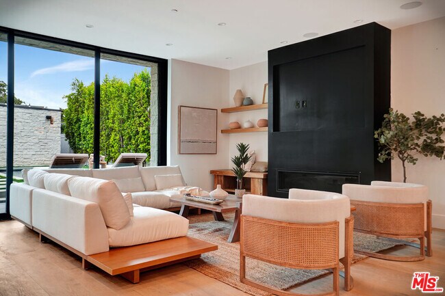 Building Photo - 15602 Morrison St