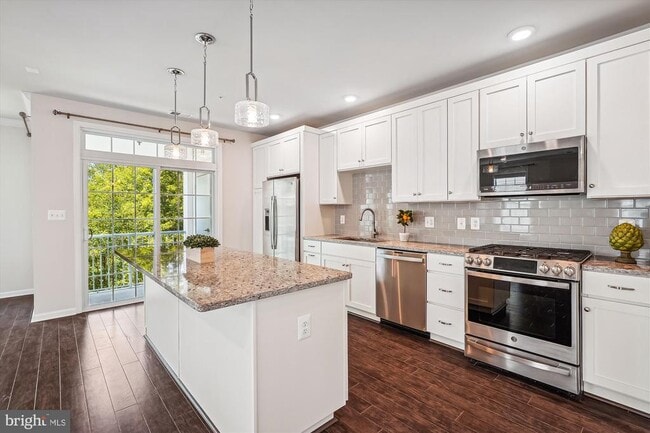 Building Photo - 23265 Milltown Knoll Square