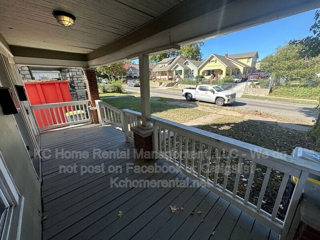 Building Photo - 5233 E 6 St