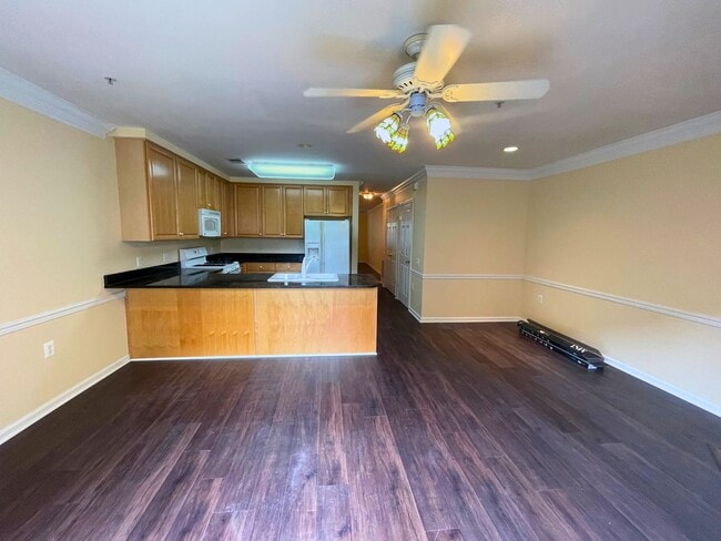 Building Photo - Beautiful 2BR, 2.5BA Townhouse Style Condo Near Old Town Alexandria