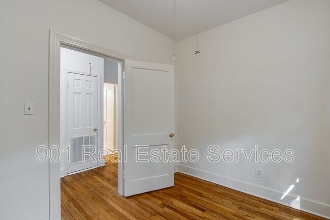 Building Photo - 1034 Meda St