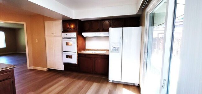 Building Photo - Beautiful 2 Bedroom / 2 Bath Bungalow Next to Hidden Valley Golf Club with Large Private Patio, N...