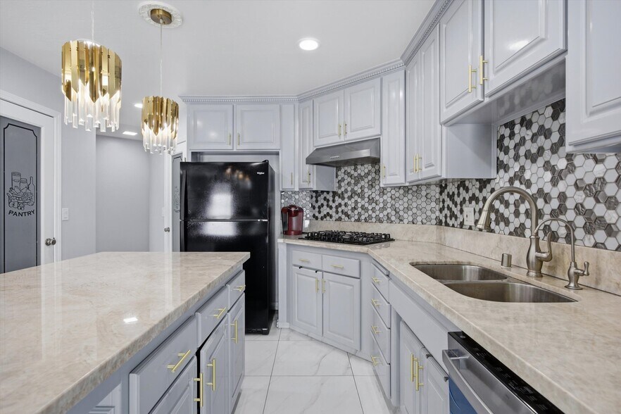 Building Photo - 10721 Loughton Ave