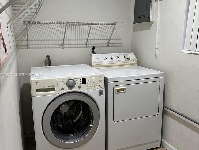 Building Photo - 16401 SW 100th Ct