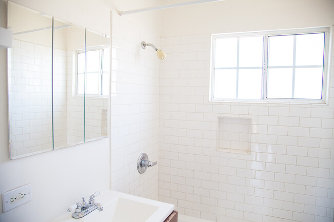 Bathroom - 2728 Hyans St