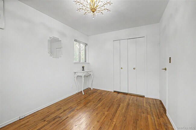 Building Photo - 6 Westwind Rd