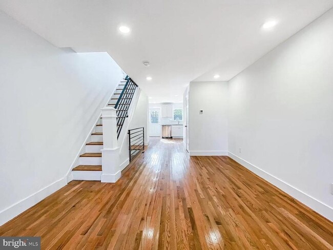 Building Photo - 506 Titan St