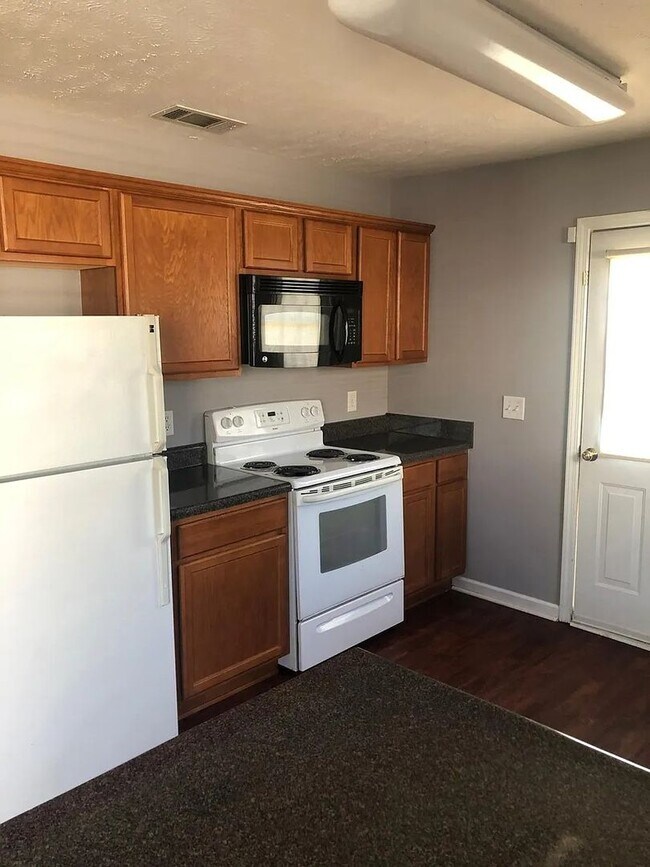 Building Photo - Charming 3-Bedroom Home in the Heart of La...