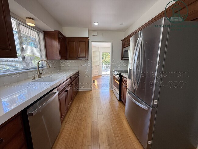 Building Photo - Recently Updated Three Bedroom Upper Hatton Fields Home