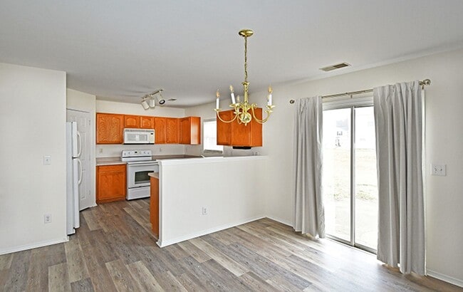 Building Photo - 3 Bedroom home near North Lake Mall Professionally managed by Select Real Estate