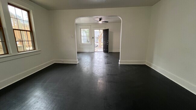 Building Photo - 1707 Holladay St