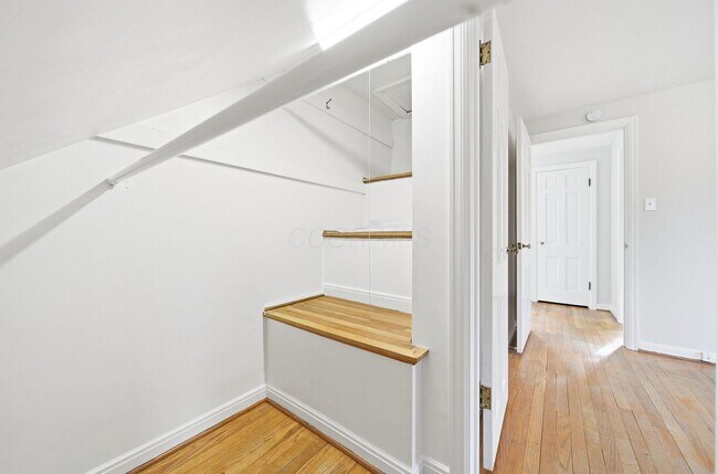 Building Photo - 532 N Drexel Ave