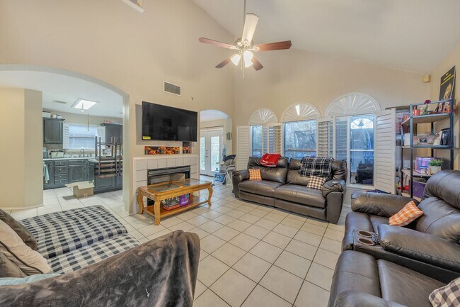 Building Photo - 3 BEDROOM AND 2.5 BATHROOMS PISD SCHOOL DISTRICT