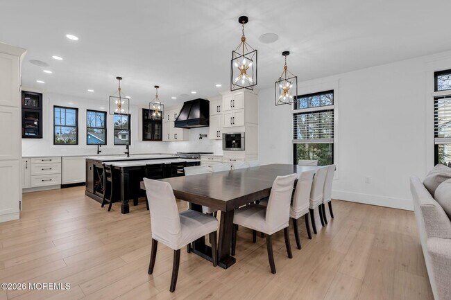 Building Photo - 2017 5th Ave