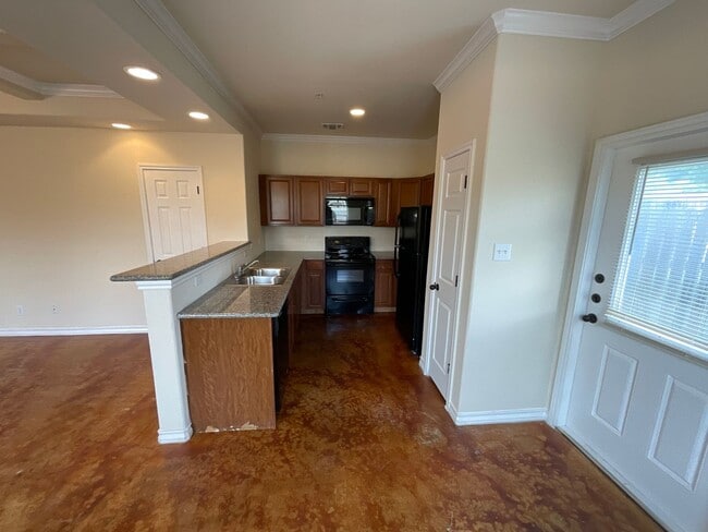 Building Photo - 6403 Aspen Hill