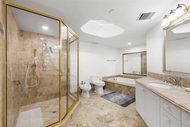 Building Photo - 9559 Collins Ave