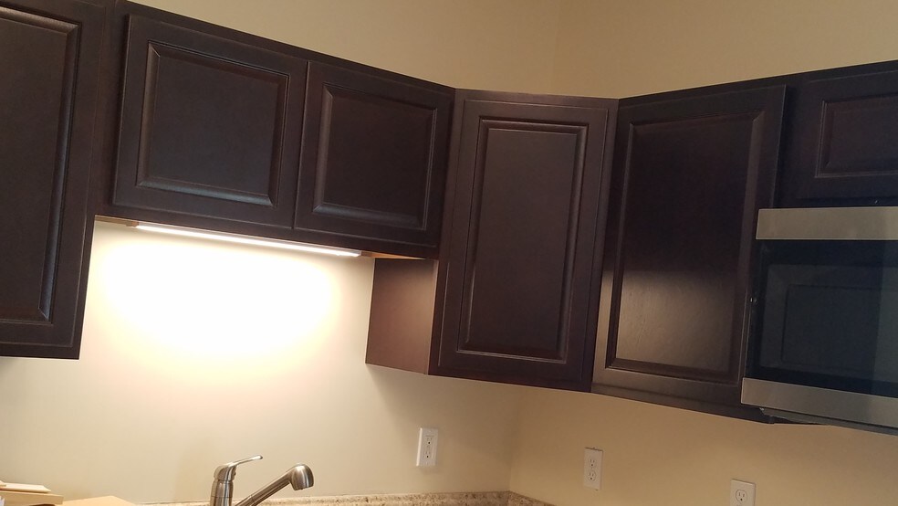 Building Photo - 404 Jackson St