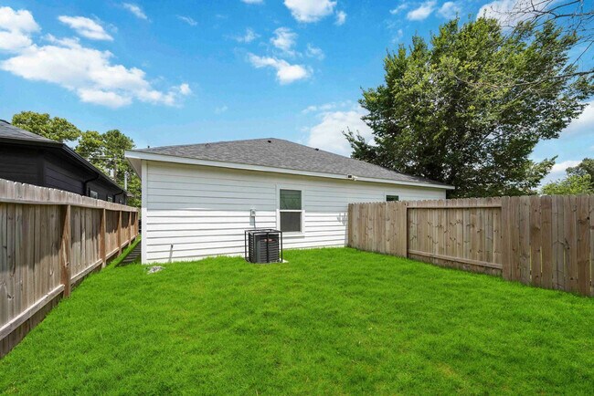 Building Photo - 8138 Bassett St