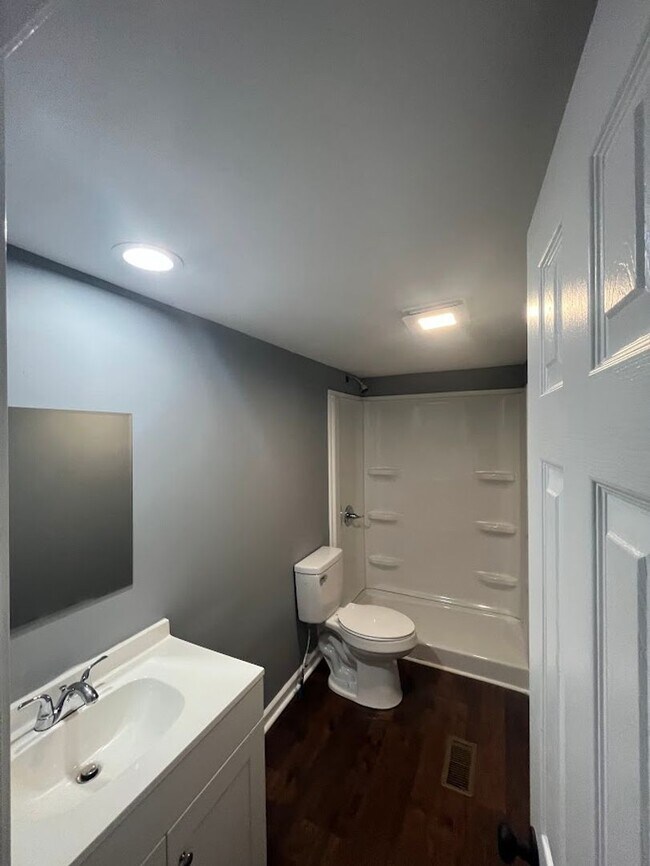 Building Photo - 5613 Hardwick Ln