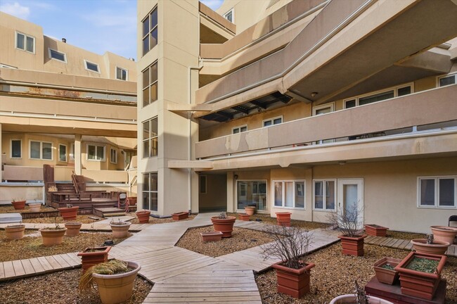 Building Photo - 6337 Roosevelt Rd