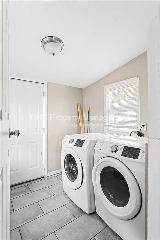 Building Photo - 530 Erin Ave SW