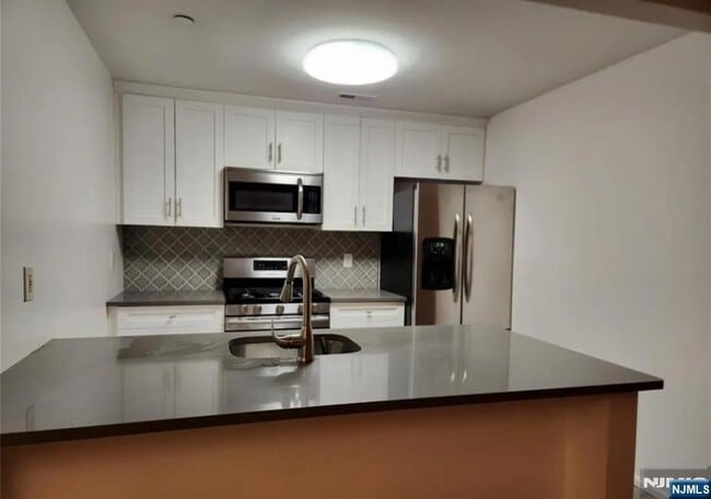 Building Photo - 28 Cliff Dr