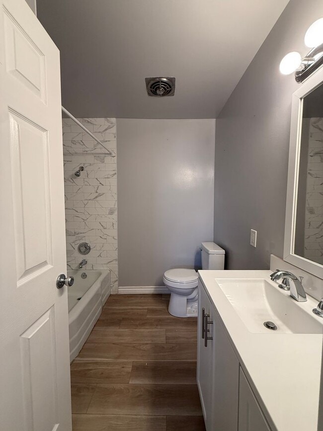 Building Photo - M12150