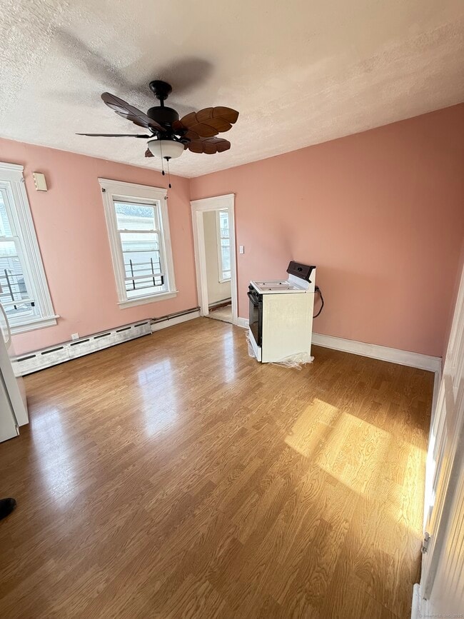 Building Photo - 352 French St