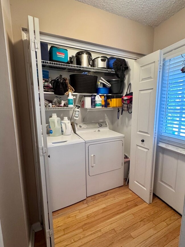 Building Photo - Charming 3-Bed, 2.5-Bath Home in Sought-Af...