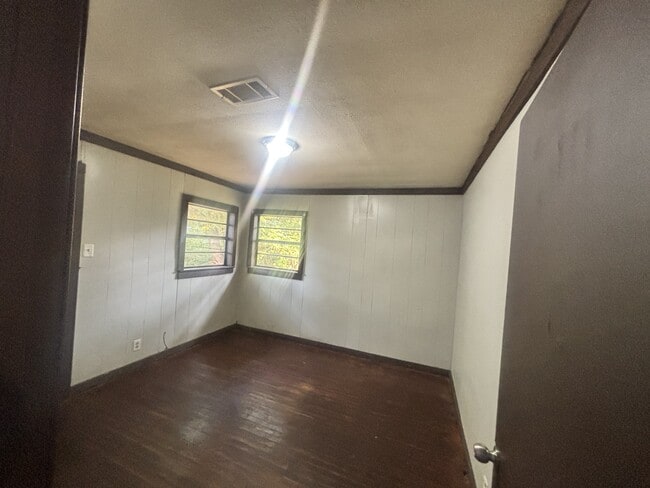 Building Photo - 301 College Ave