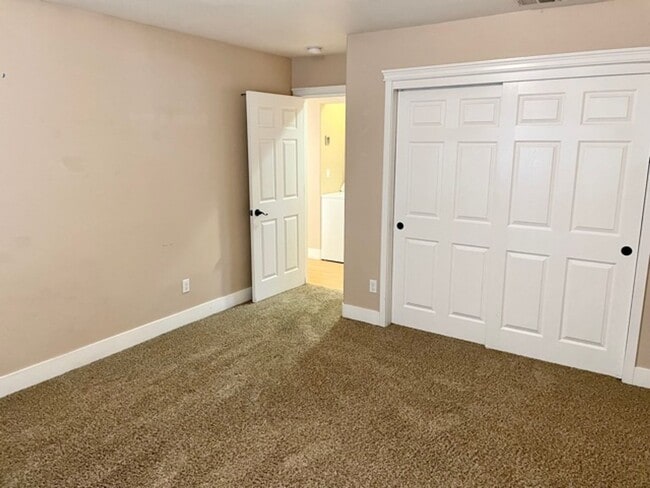 Building Photo - Newer and Upgraded 4 Bedroom 2 Bathroom near Cal Poly